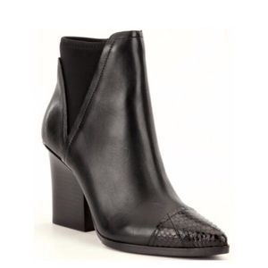 DONALD PLINER Black Snake Cap Toe Pointed Toe Block Heel Zip-Up Booties Size 9.5